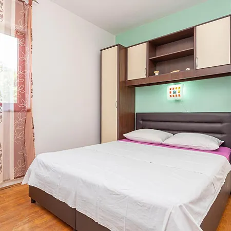 Obalkpkresimira Iv Ii * Betina (Sibenik-Knin)