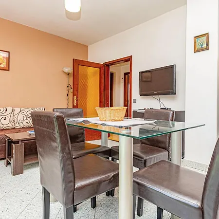2 Bedroom Pet Friendly Home In Betina *