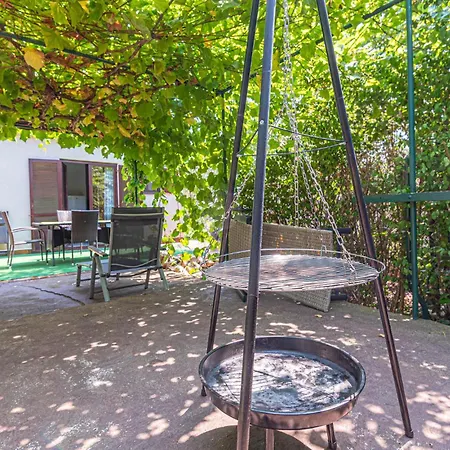 2 Bedroom Pet Friendly Home In Betina Betina (Sibenik-Knin)
