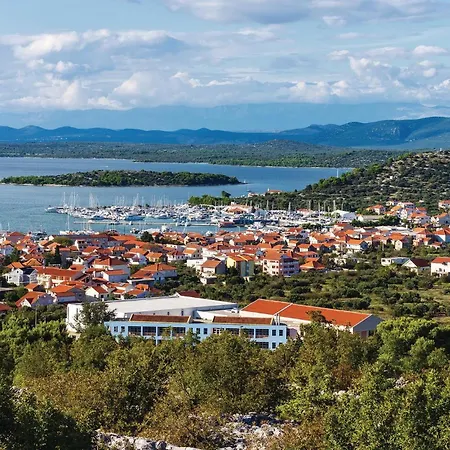 Semesterbostad Obalkpkresimira Iv Ii