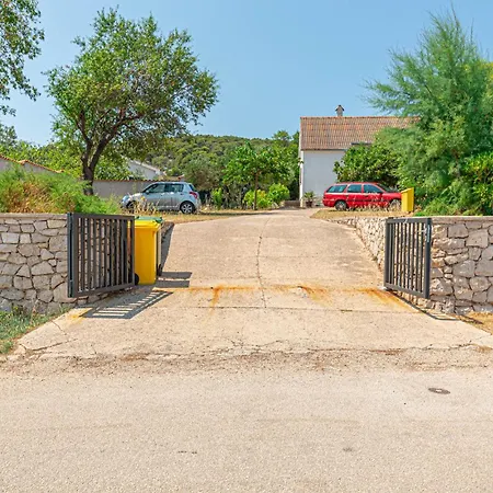2 Bedroom Pet Friendly Home In Betina *
