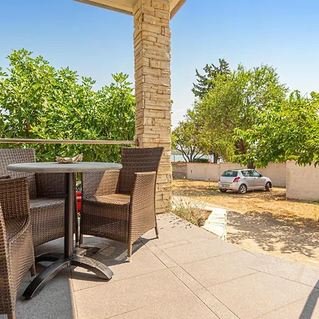 2 Bedroom Pet Friendly Home In Betina Betina (Sibenik-Knin)