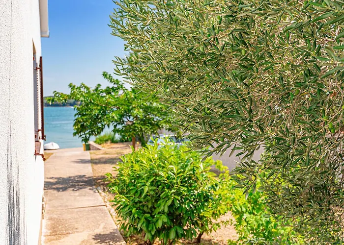 Obalkpkresimira Iv Ii Ferienhaus Betina (Sibenik-Knin)